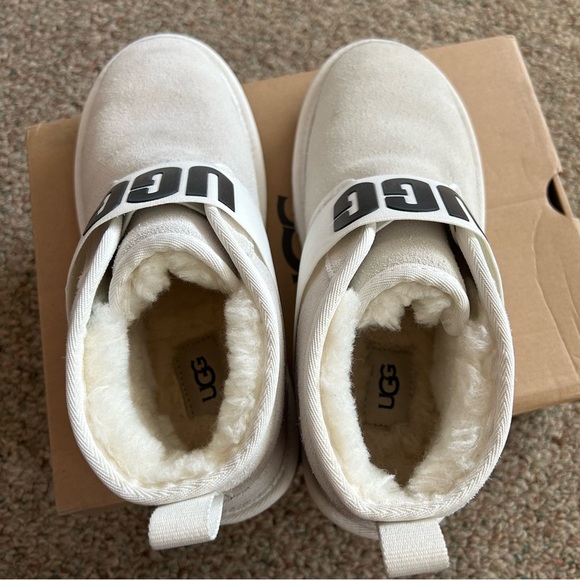 UGG Women's Neumel II Graphic Chukka Boots White Size 8 - Picture 7 of 11